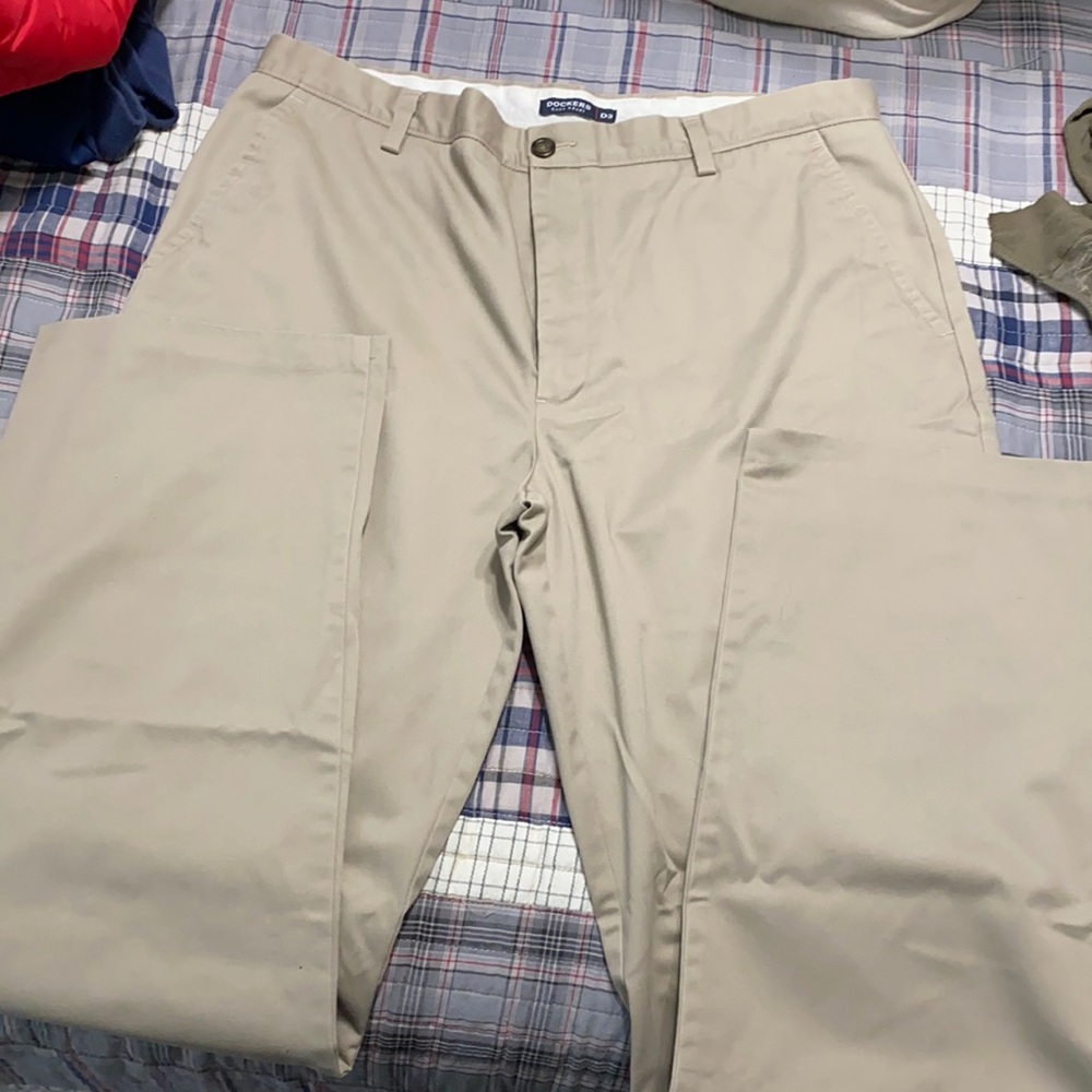 Dockers Khaki Chinos - Picture 1 of 4
